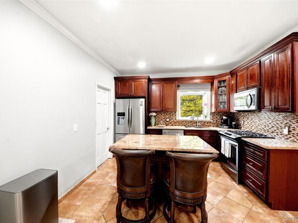 6 Inwood Place, New Rochelle NY 10801