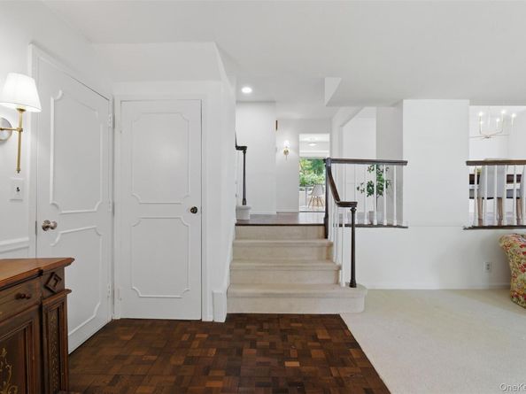 25 Sherwood Drive, Larchmont NY 10538
