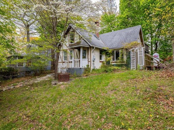 7 Amagansett Drive, Sound Beach NY 11789