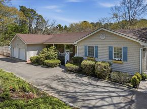 18 Beaver Lane W, Westhampton NY 11977