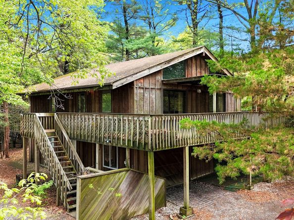 179 Gnarled Hollow Road, East Setauket NY 11733