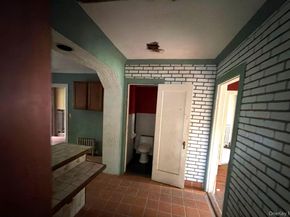 53 Robinson Avenue, Glen Cove NY 11542