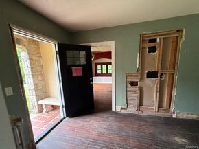 53 Robinson Avenue, Glen Cove NY 11542
