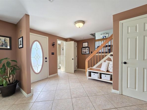 31 Executive Road, Selden NY 11784