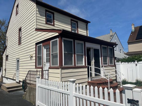 89 Carstairs Road, Valley Stream NY 11581