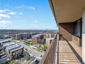 2 Bay Club Drive 16V, Bayside NY 11360