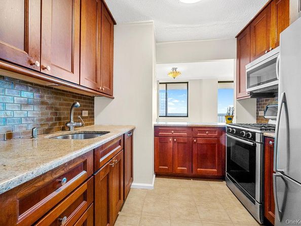 2 Bay Club Drive 16V, Bayside NY 11360