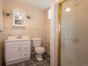 21 Central Court, Carle Place NY 11514