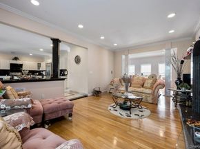 21 Central Court, Carle Place NY 11514