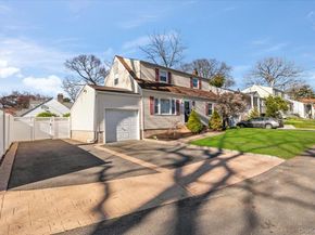 10 Maple Road, Huntington Station NY 11746