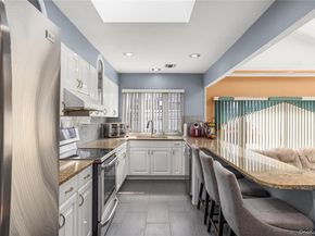 21 Darewood Lane, Valley Stream NY 11581