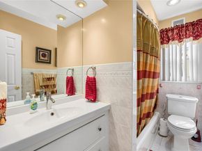 21 Darewood Lane, Valley Stream NY 11581
