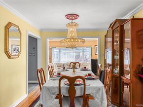 21 Darewood Lane, Valley Stream NY 11581