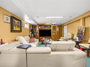 21 Darewood Lane, Valley Stream NY 11581