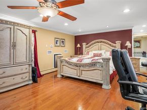 21 Darewood Lane, Valley Stream NY 11581