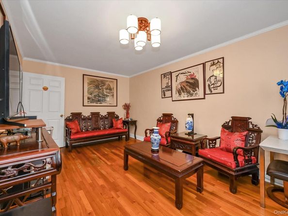 16108 Booth Memorial Avenue, Flushing NY 11365
