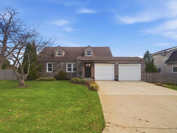 5 Erlwein Court, Massapequa NY 11758