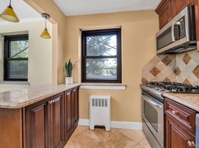 44 Terrace Circle 1D, Great Neck NY 11021