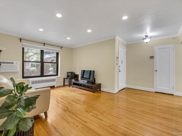 44 Terrace Circle 1D, Great Neck NY 11021