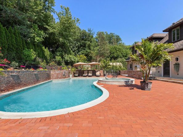 91 Crescent Beach Road, Glen Cove NY 11542