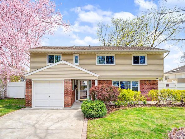 8 Central Park Road, Plainview NY 11803