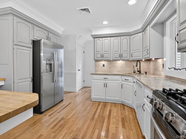 1A Briarwood Drive, Huntington NY 11743