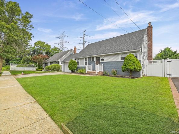 96 S Windhorst Avenue, Bethpage NY 11714