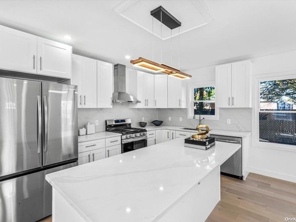 23 Flower Lane, New Hyde Park NY 11040