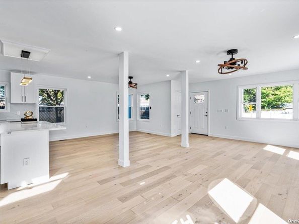23 Flower Lane, New Hyde Park NY 11040