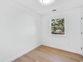 23 Flower Lane, New Hyde Park NY 11040