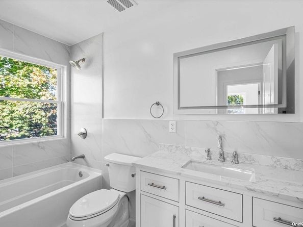 23 Flower Lane, New Hyde Park NY 11040