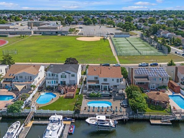 2940 Lee Place, Bellmore NY 11710
