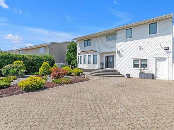 2940 Lee Place, Bellmore NY 11710