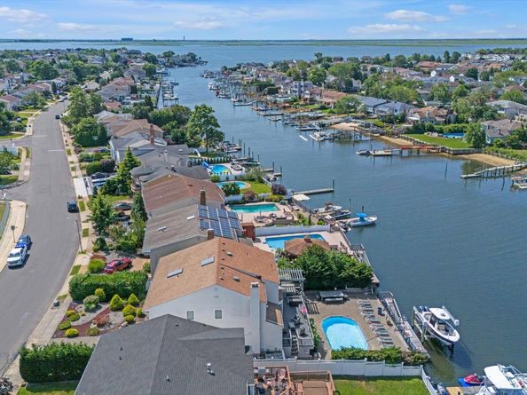 2940 Lee Place, Bellmore NY 11710