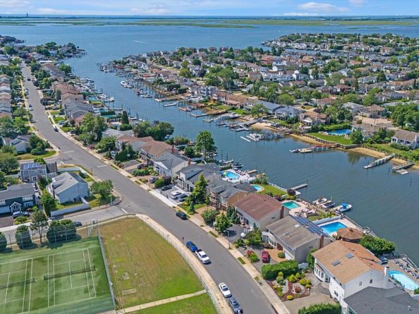 2940 Lee Place, Bellmore NY 11710