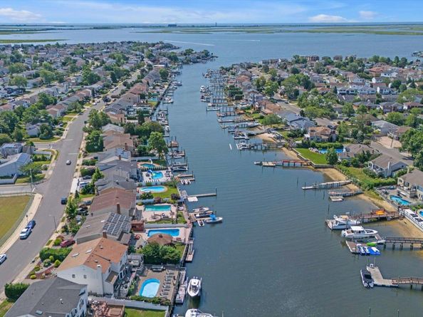 2940 Lee Place, Bellmore NY 11710
