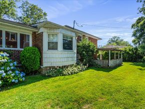 157 Birch Dr, Manhasset Hills NY 11040