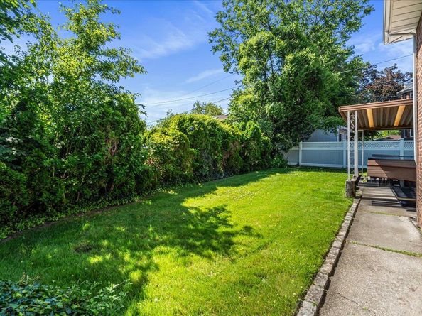157 Birch Dr, Manhasset Hills NY 11040