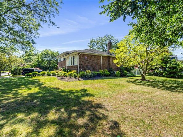 157 Birch Dr, Manhasset Hills NY 11040