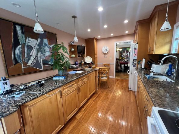 11 Pearl Street, North Woodmere NY 11581