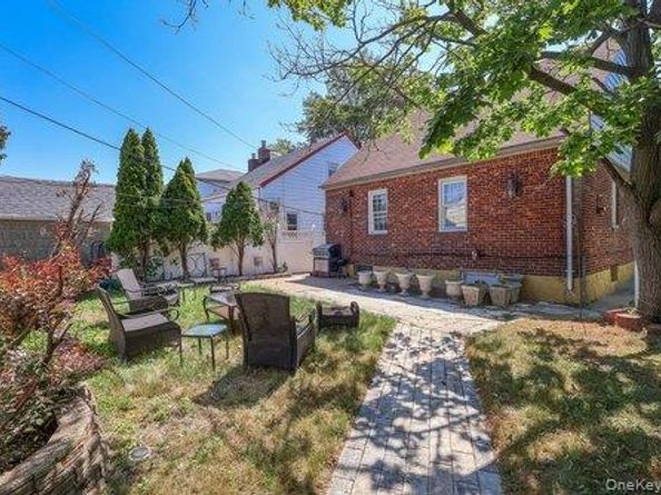 46-03 195th Street, Flushing NY 11358