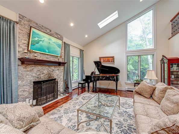 7 Wood Path Drive, Northport NY 11768