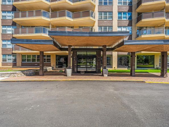 17-85 215th Street 4B, Bayside NY 11360