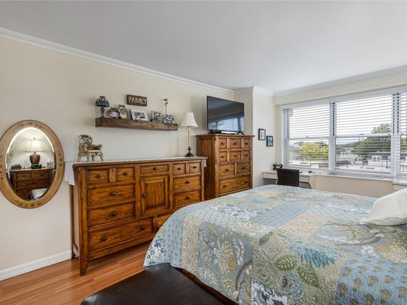 17-85 215th Street 4B, Bayside NY 11360