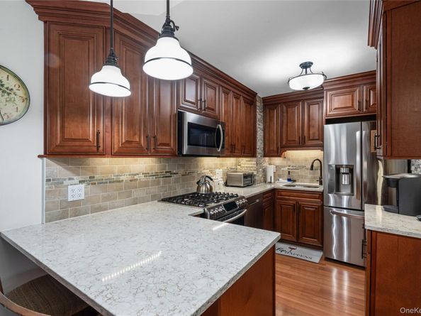 17-85 215th Street 4B, Bayside NY 11360