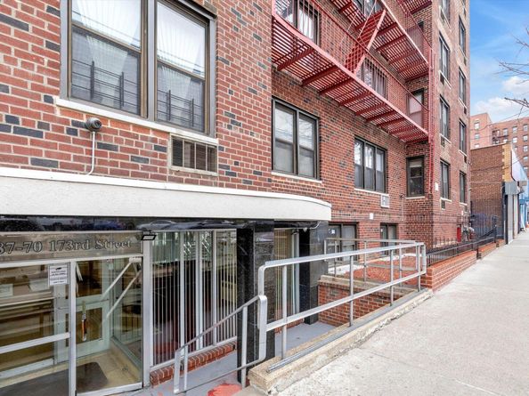 87-70 173rd Street 6H, Jamaica NY 11432