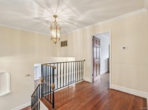 808 Wolfs Lane, Pelham NY 10803