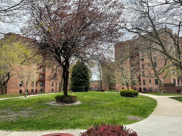 150-11 72 Road 6A, Flushing NY 11367