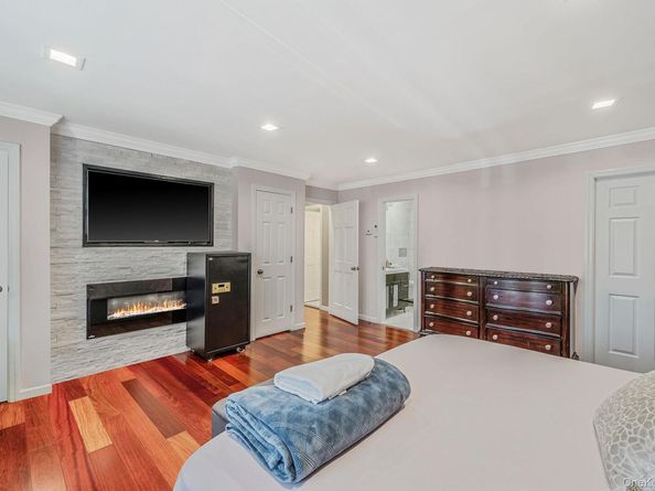 Undisclosed Address #835931, West Hempstead NY 11552