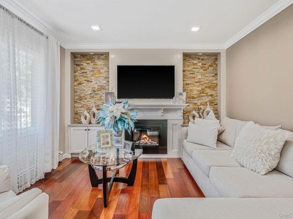 Undisclosed Address #835931, West Hempstead NY 11552